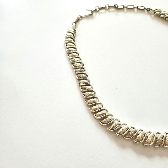 Gilded Glamour: Vintage Coro S-Link Necklace & Leaf Earrings Set - Picture 8 of 14